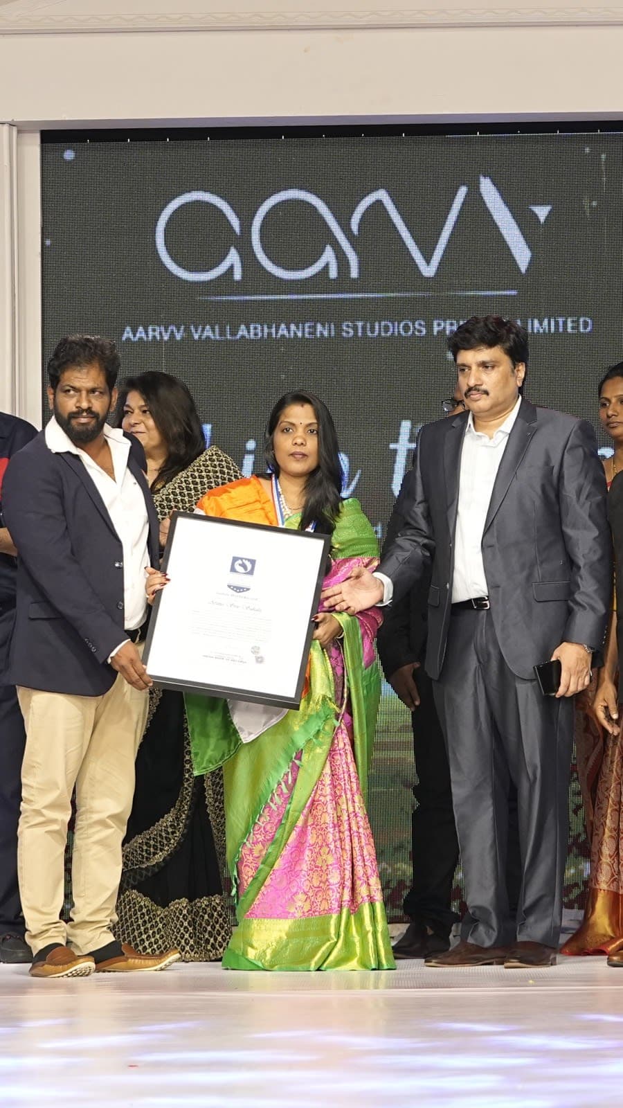 Elegant Handloom Couture on the Spotlight